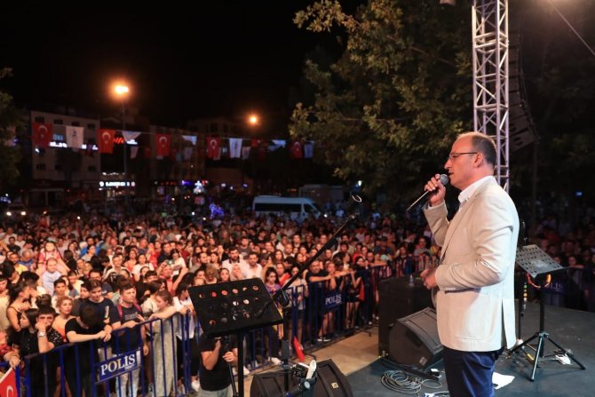 Pamukkale’nin Zafer Bayramı Konserleri Denizlileri Coşturdu