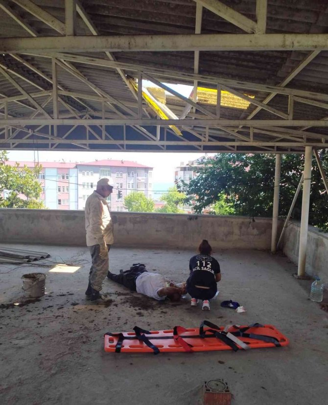 Çatıdan Düşen Şahıs Ölümden Döndü