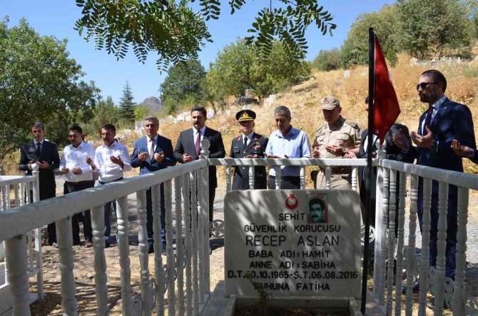 Yeni Kaymakam İlk İş Gününde Şehit Mezarlarını Ziyaret Etti