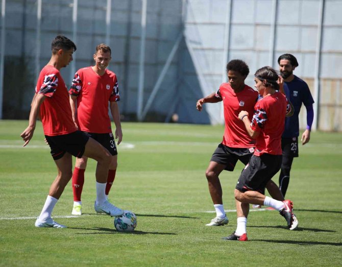 Sivasspor’da Fatih Karagümrük Mesaisi Başladı