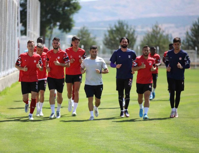 Sivasspor’da Fatih Karagümrük Mesaisi Başladı
