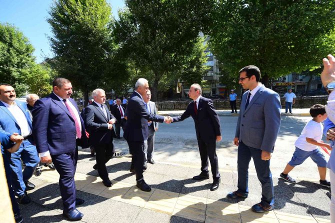 Şapka Ve Kıyafet İ̇nkılabı’nın Yıldönümü Törenle Kutlandı