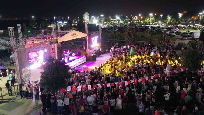 Yalova’da Zafer Bayramı Konserleri Mustafa Yıldızdoğan İle Başladı