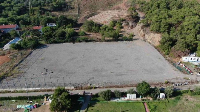 Futbol Oynamak İçin Karaya Çıkıyorlar