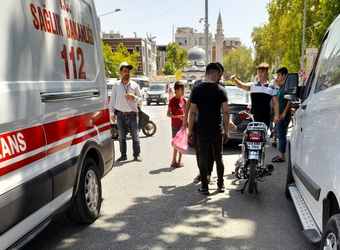 Otomobil İle Motosiklet Çarpıştı: 1 Yaralı