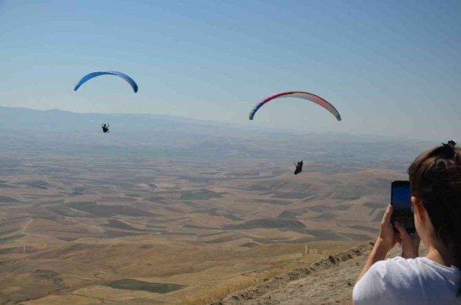 Yamaç Paraşütçülerinin Yeni Gözdesi: Asma Tepesi