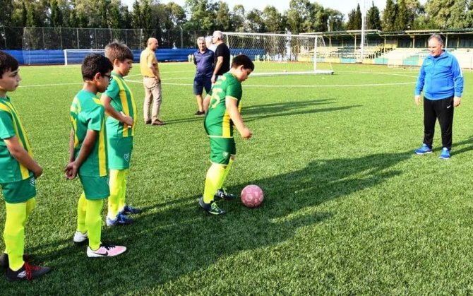 270 Öğrencinin Katıldığı Yaz Futbol Okulu Tamamlandı