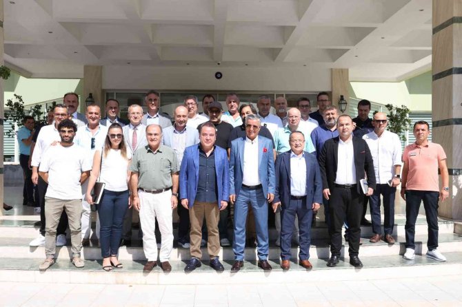 Başkan Böcek Kemer’de Turizmcilerle Buluştu