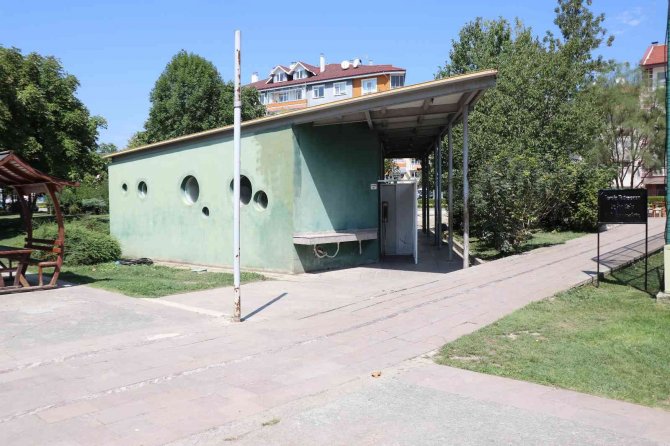 Tuvaletin Deliğinden Çocukları İzlerken, Suç Üstü Böyle Yakalandı