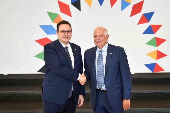 Ab, Rus Turistlere Vize Verilmesini Kolaylaştıran Anlaşmayı Askıya Aldı