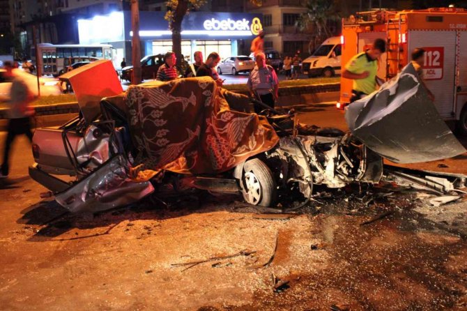 Aydın’da Otomobil Halk Otobüsüne Çarptı: 1 Ölü, 3 Yaralı