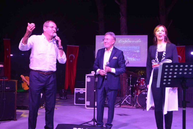 Ayvalık’ta Ali Kocatepe Ve Aysun Kocatepe’den Zafer Konseri