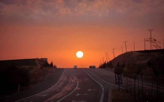 Bayburt’ta Kartpostallık Gün Batımı Fotoğraf Tutkunlarının İlgi Odağı Oldu