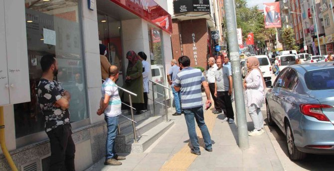 Bilecik’te Emekliler Promosyon Sırasına Girdi