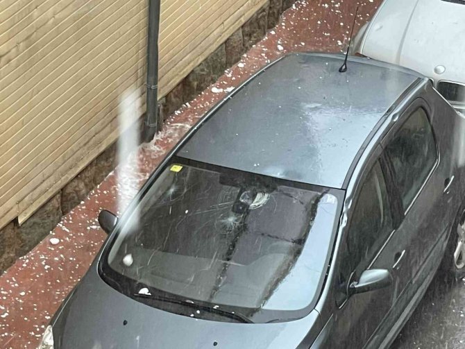 İ̇spanya’da Tenis Topu Büyüklüğünde Dolu Yağdı: 1 Bebek Öldü, 29 Yaralı