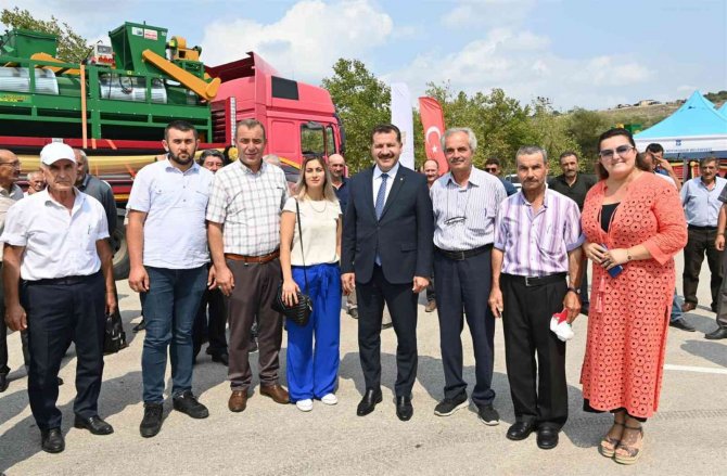Büyükşehirden Üreticilere Tohum Temizleme Makinesi Desteği