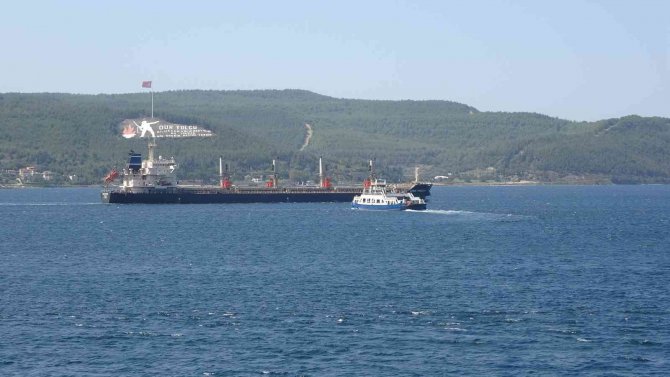 Çanakkale Boğazı Adeta Otoban Gibi