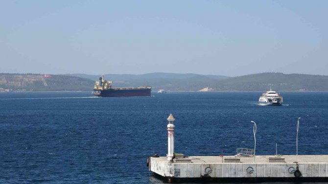 Çanakkale Boğazı Adeta Otoban Gibi
