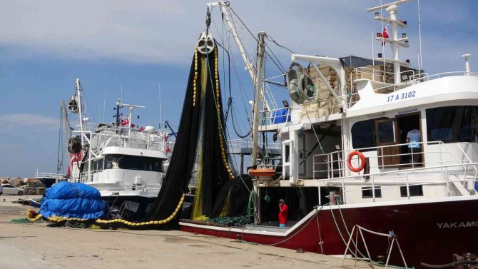Çanakkale’de Balıkçılar, ‘Vira Bismillah’ Diyerek Denizlere Açılmaya Başladı