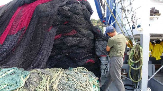 Çanakkale’de Balıkçılar, ‘Vira Bismillah’ Diyerek Denizlere Açılmaya Başladı