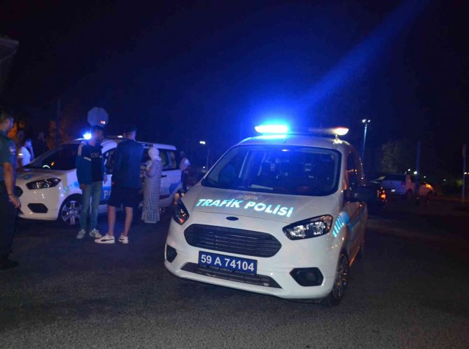 16 Yaşındaki Ehliyetsiz Sürücü Polisten Kaçarken Kaza Yaptı: 1 Çocuk Yaralı