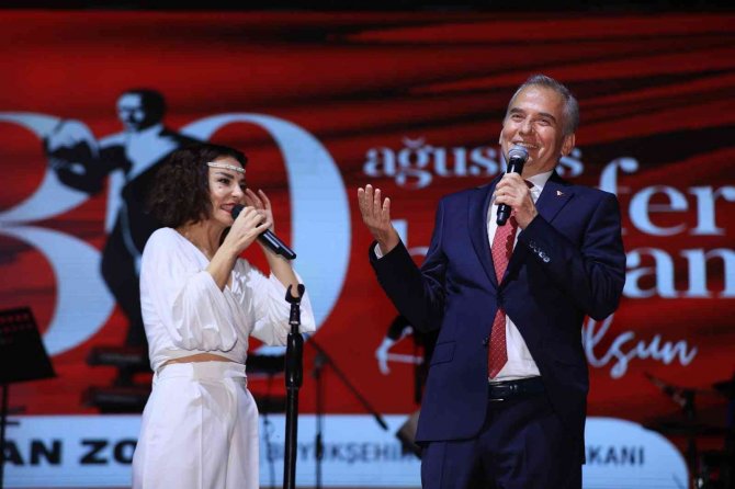 Denizlililer 100. Yıl Coşkusunu Büyükşehir İle Yaşadı