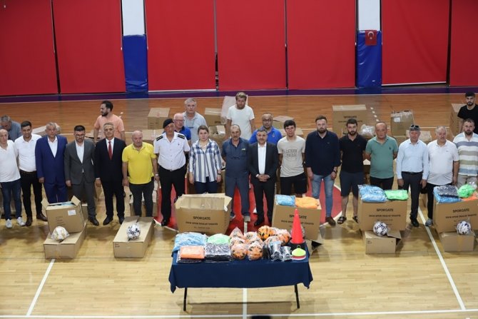 Düzce’de Amatör Spor Kulüplerine Malzeme Yardımı