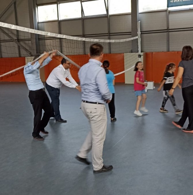 Çocuklarla Voleybol Oynadılar