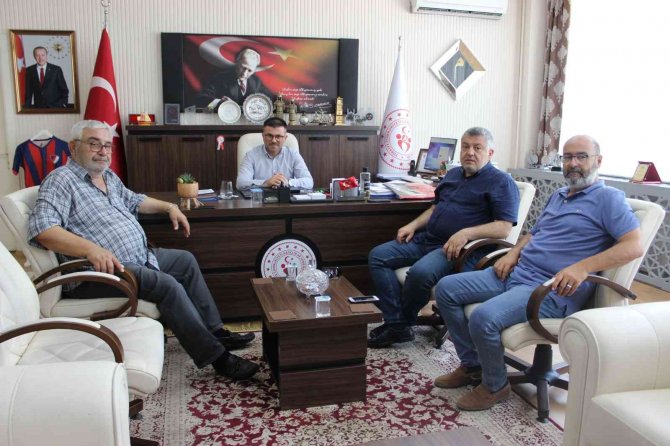 Gençlik Ve Spor Müdürüne Düzcespor Forması