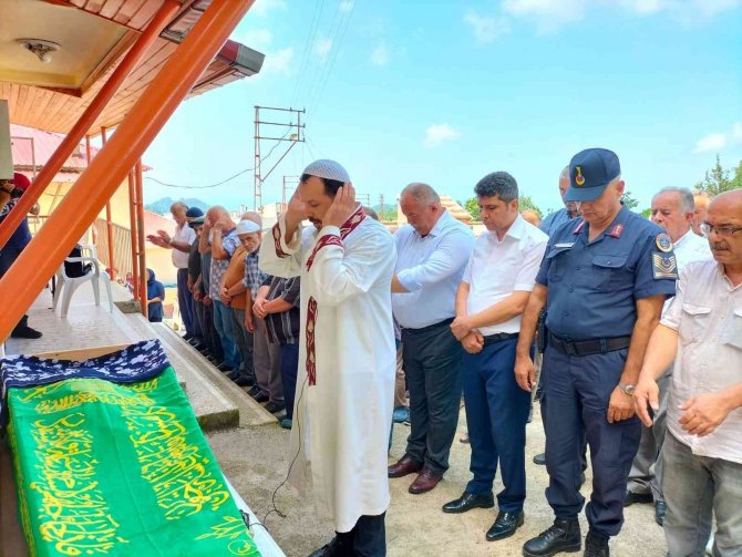 Üçüz Nineler Artık Tek Kaldı