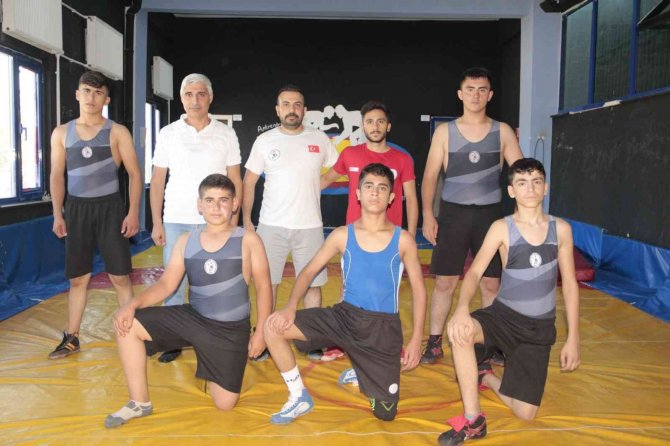 Tatvan’da Onlarca Çocuk Güreşle Tanıştı
