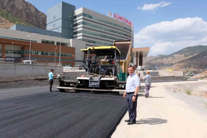 Gümüşhane Devlet Hastanesi’nin Yolu Asfaltlanıyor