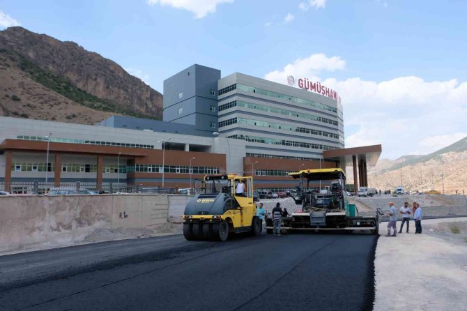 Gümüşhane Devlet Hastanesi’nin Yolu Asfaltlanıyor
