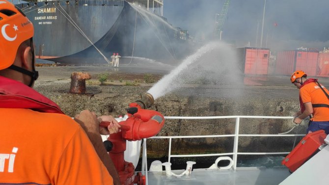 Haydarpaşa Limanı’nda Konteyner Yangını