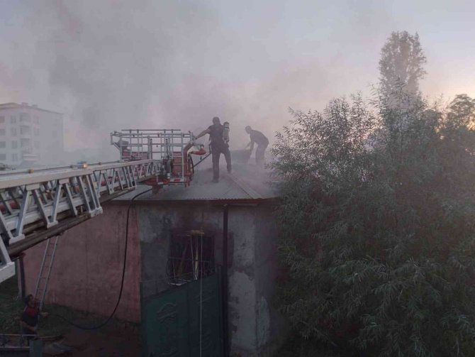 Müstakil Evde Yangın Çıktı, Evi Eşinin Yaktığını İddia Etti
