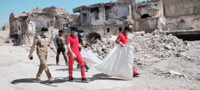 Irak’ın Musul Kentinde, 5 Yıl Sonra Enkaz Altından İnsan Kalıntıları Çıkarıldı