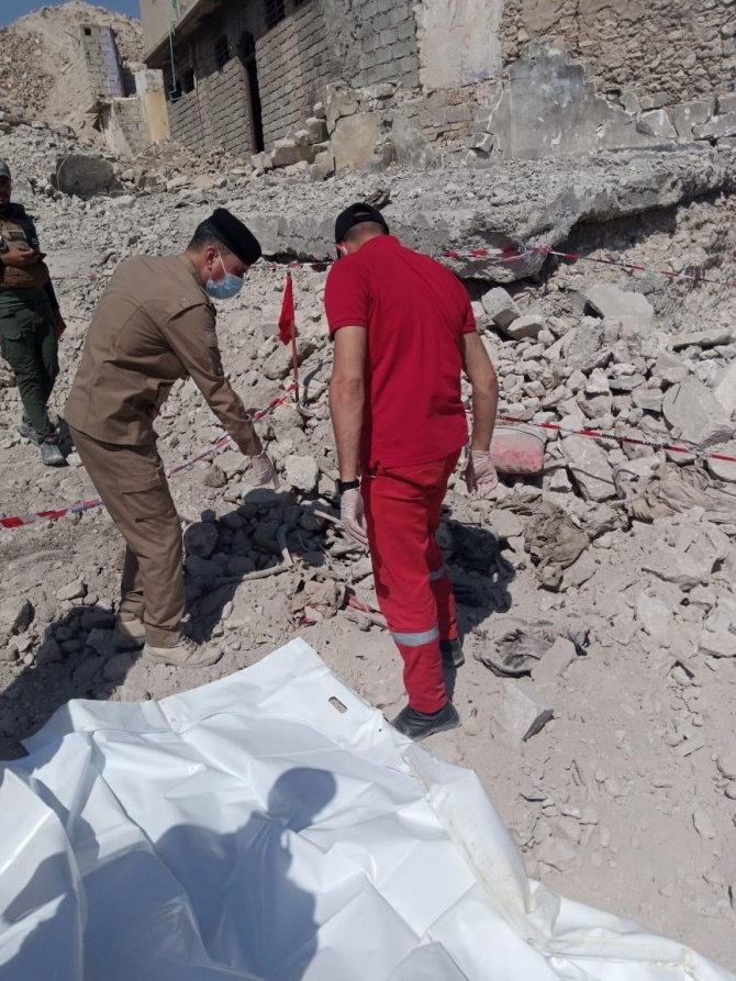 Irak’ın Musul Kentinde, 5 Yıl Sonra Enkaz Altından İnsan Kalıntıları Çıkarıldı