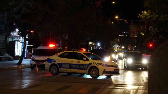 Isparta’da Caddede Unutulan Şüpheli Çantadan Bebek Bezi Çıktı