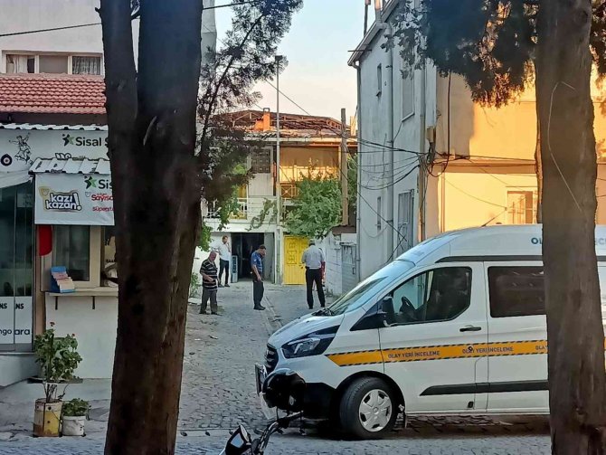 İ̇zmir’de Kız Arkadaşı Tarafından Bıçaklanan Genç Hayatını Kaybetti