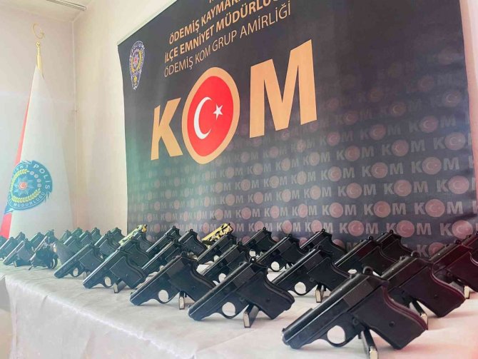 İ̇zmir’de Nefes Kesen Ruhsatsız Silah Operasyonu: 2 Gözaltı