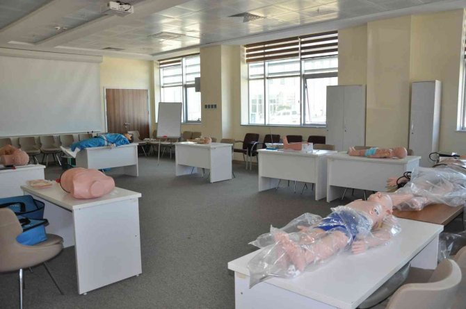 İ̇l Sağlık Müdürlüğüne Alınan Simülasyon Maketlerini İncelendi