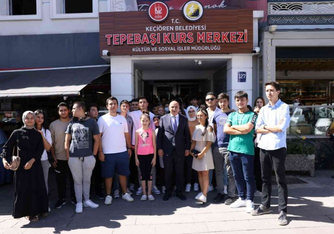 Yks’yi Kazanan Öğrencilerle Pastalı Kutlama