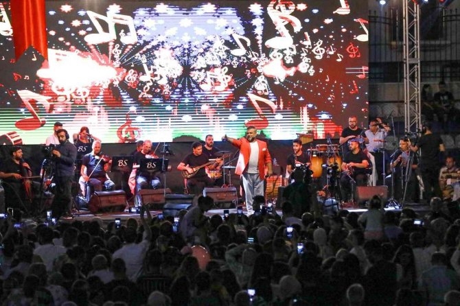 30 Ağustos Zafer Bayramı Bülent Serttaş Konseriyle Kutlandı