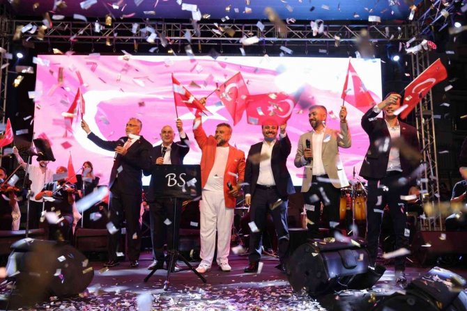 30 Ağustos Zafer Bayramı Bülent Serttaş Konseriyle Kutlandı