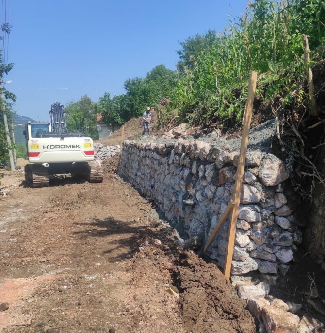 Büyükşehir, Başiskele’de Üstyapı Çalışmasına 23 Bin Ton Asfalt Kullanacak