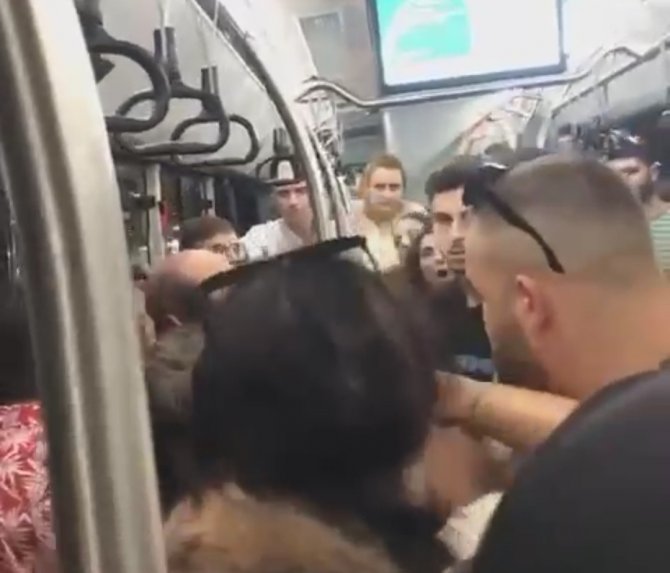 Otobüste Tekme Tokat Birbirlerine Girdiler