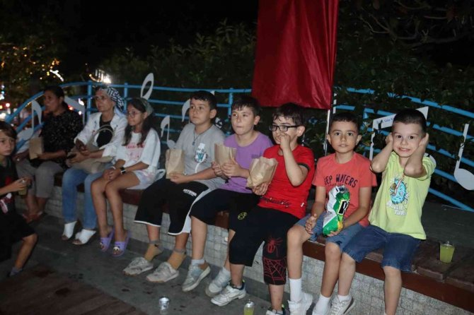 ‘Cumhuriyet’ Filmini Cumhuriyet Parkı’nda Hep Birlikte İzlediler