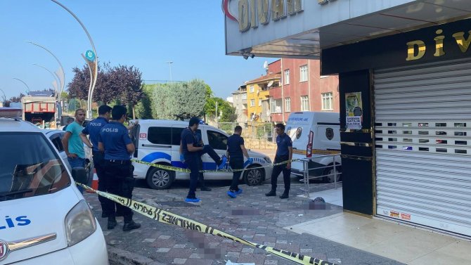 Eşini Yaralayıp İşletmecinin Boğazını Kesmişti, Tutuklandı