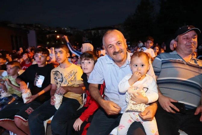 Çocuklar İçin Mahallede Sinema