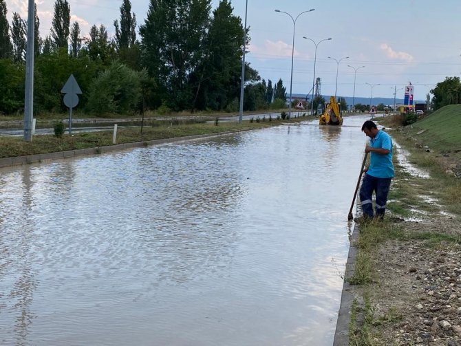 Domaniç’te Sağanak Yağış Sele Neden Oldu